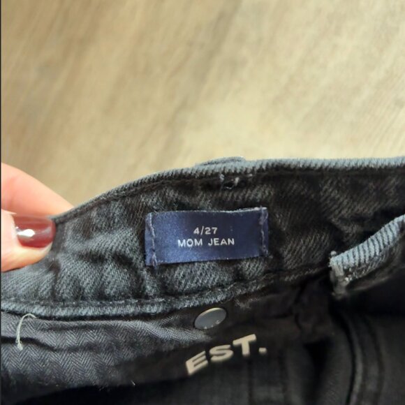 Black Gap Mom Jeans, Size 27 - Picture 5 of 5